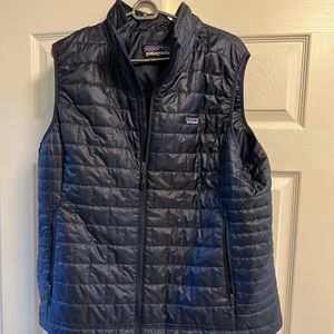 Patagonia nano puff women’s xxl navy blue vest. Worn once. Excellent condition.
